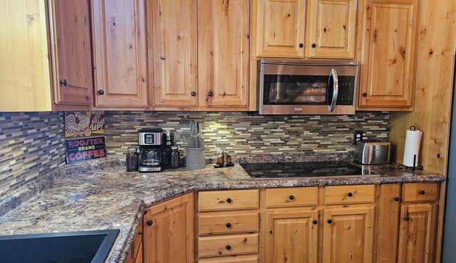 Cozy cabin with Fiber and AC in peaceful Vernal