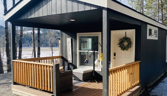 Cozy cabin with gazebo, gas fire pit and hot tub