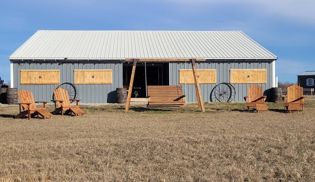 Cozy cabin with hot tub just 5 minutes from casino on 36 acres
