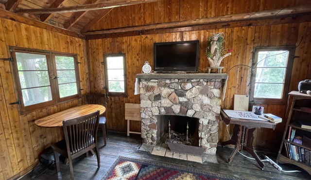 Cozy Cabin with Hot Tub!