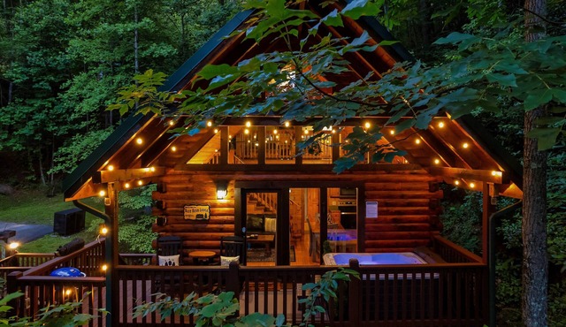 Cozy Cabin with Hot Tub, Stream, and Prime Smoky Mountain Location