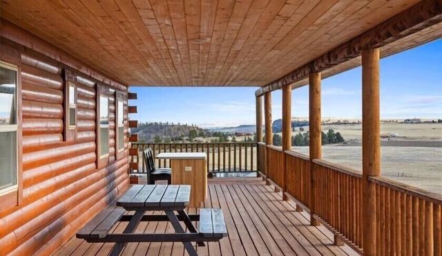 Cozy Cabin with Incredible 360 views & Starlink Internet!