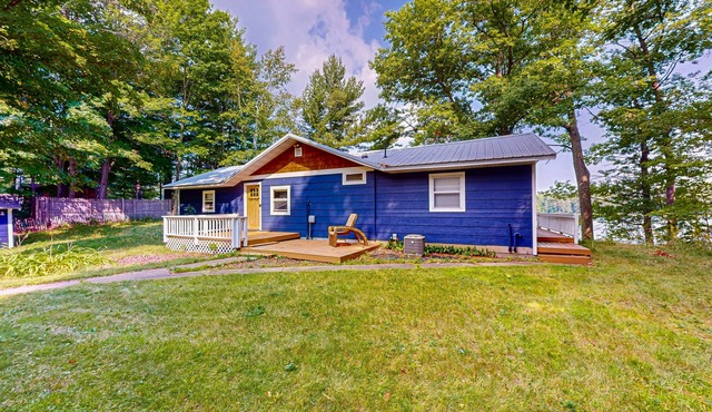 Cozy cabin with lake access and privacy