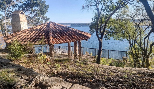Cozy cabin with lake access