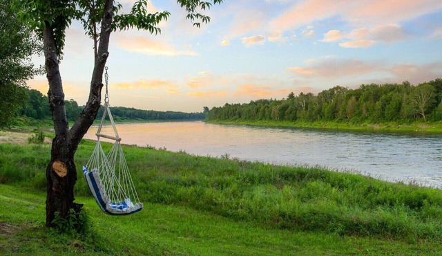 Cozy Cabin with Large Cedar Hot Tub