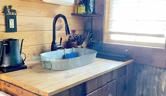 Cozy cabin with mountain VeiwnAnd outdoor showers