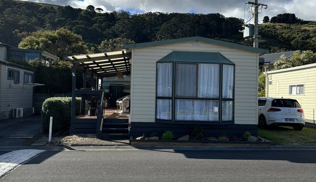 Cozy Cabin with Ocean Views on the Great Ocean Road