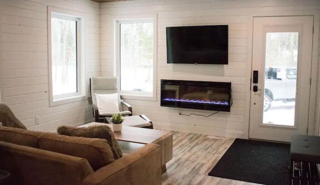 Cozy cabin with outdoor hot-tub