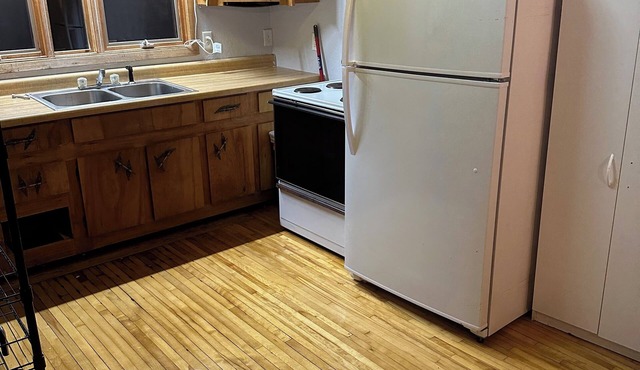 Cozy cabin with outdoor spaces where you can hear the waves of Lake Superior.