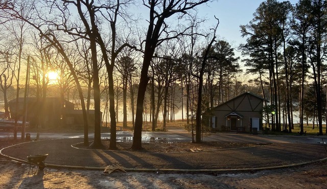 Cozy Cabin with Panaromic View of Lake Holbrook