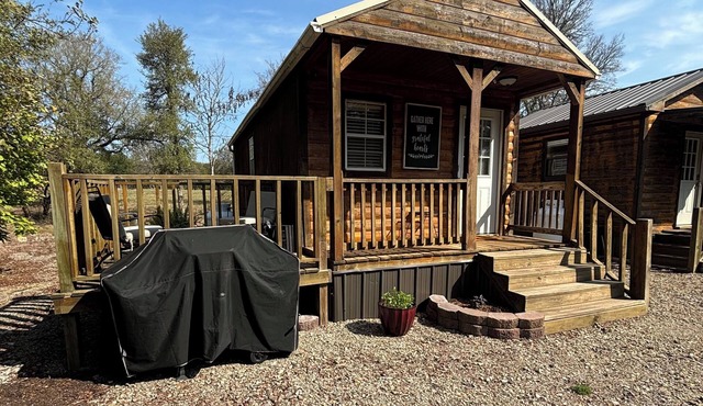 Cozy cabin with peaceful view in small town Fort Towson