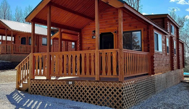 Cozy Cabin with Private Resort Amenities: Walking Distance to Lake James
