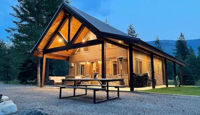 Cozy Cabin with river view and access
