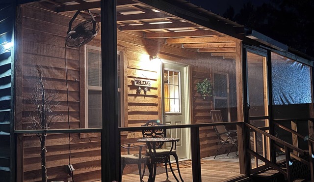 Cozy Cabin With Screened in Porch and Pond View