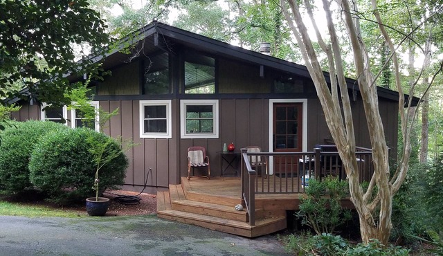 Cozy Cabin with Slip Dock on Lake Hartwell