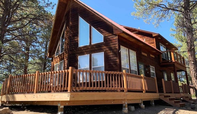 Cozy Cabin with Modern Amenities (Pet Friendly)