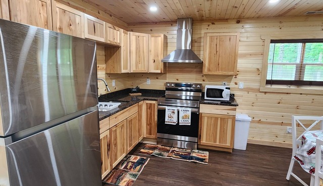 Cozy Cabin with a Hot Tub!
