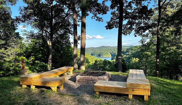 Cozy cabin with views of Cave Run Lake-2 miles from Zilpo beach