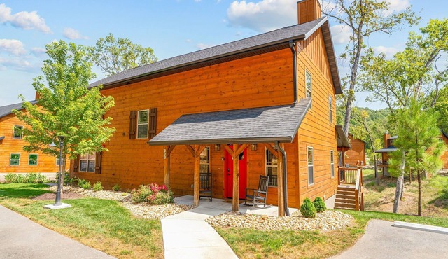 Cozy Cabin with Water Views, Private Hot Tub, Free Daily Tickets Near Table Rock