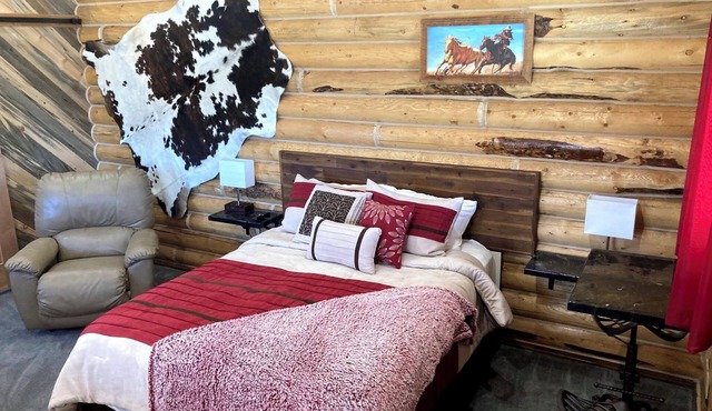 Cozy cabin with WiFi and AC in serene Fairview