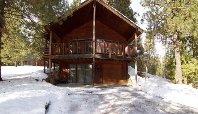 Cozy cabin with wood stove, WiFi, cable, and a foosball table