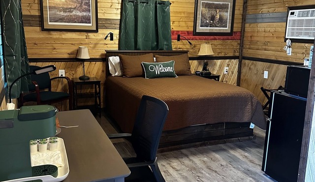Cozy cabins on beautiful Horseshoe Lake