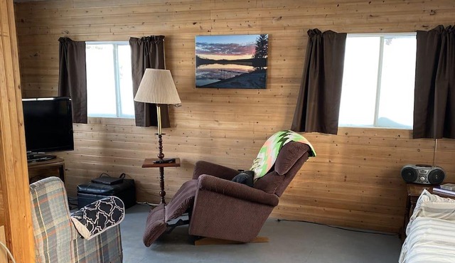 Cozy cabins on beautiful Long Point Lake