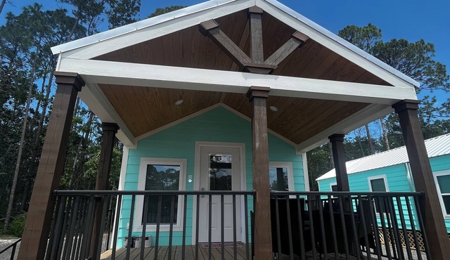 Cozy Cabins-Pet friendly, newly renovated, WiFi, kitchen, 2 bedroom