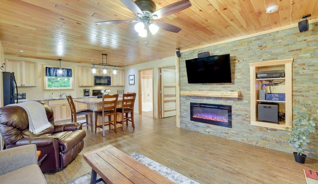 Cozy Cable Cabin Rental - Pet Friendly!