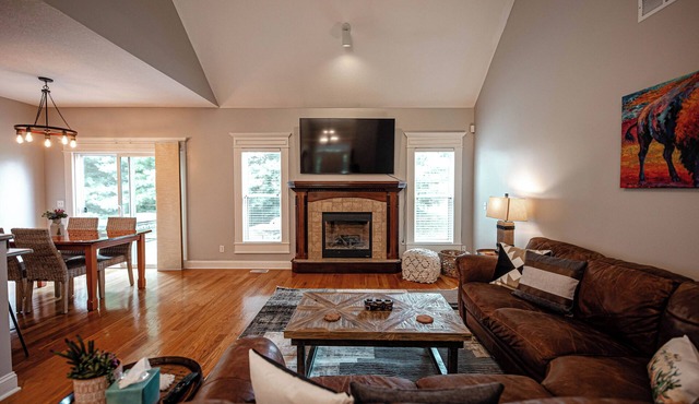 Cozy Cactus Retreat-Family Friendly 4 bed/2bath near St. Joseph/Savannah, MO