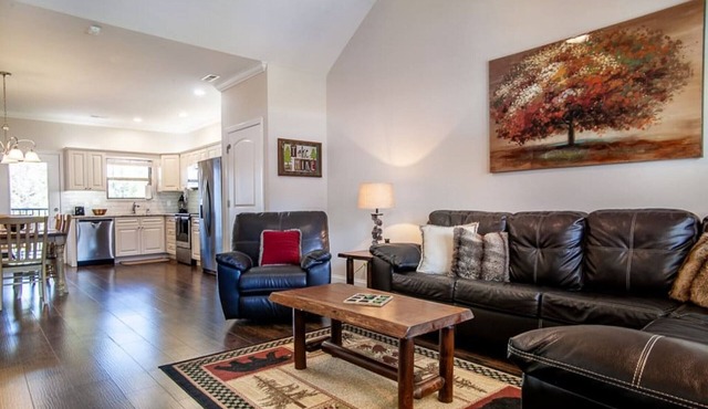 Cozy Cades Cove Condo with Community Pool!