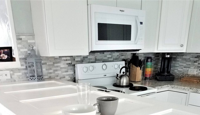 Cozy Cady Cottage walk to antiques, restaurants, and centennial trail