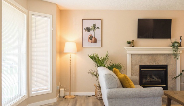 Cozy Calgary Hideaway near Airport