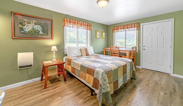 Cozy Cali Retreat W/ Easy Access to Redwoods, Free WiFi, & More!