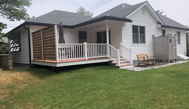 Cozy Camp Ellis Property, Saco, ME 4 minute walk to beach!