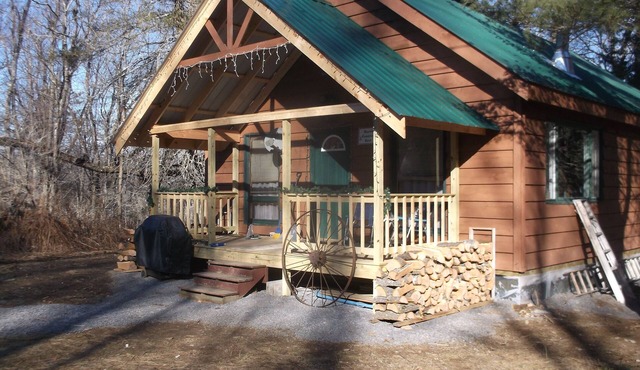 Cozy Camp Retreat! Enjoy four wheeling, hunting, 3 miles to Redfield Reservoir.