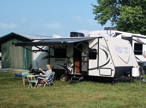 Cozy Camper at Howland's Hideout