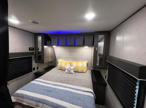 Cozy Camper, easy drive to beach