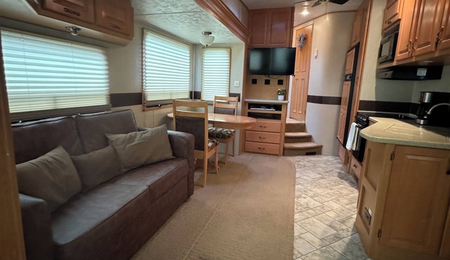 Cozy camper in the heart of Central Oregon