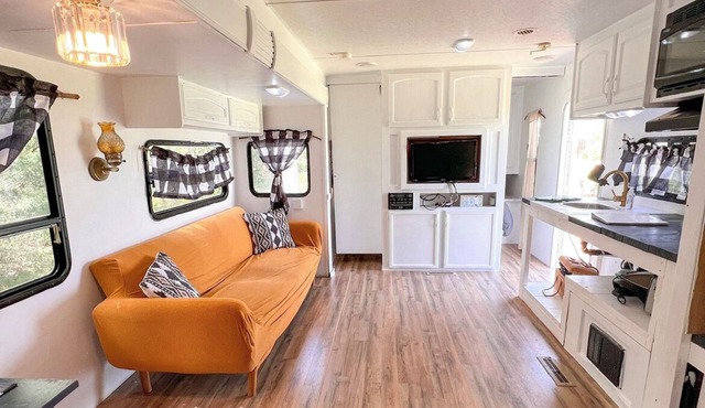 Cozy Camper in the Spartanburg Countryside with AC