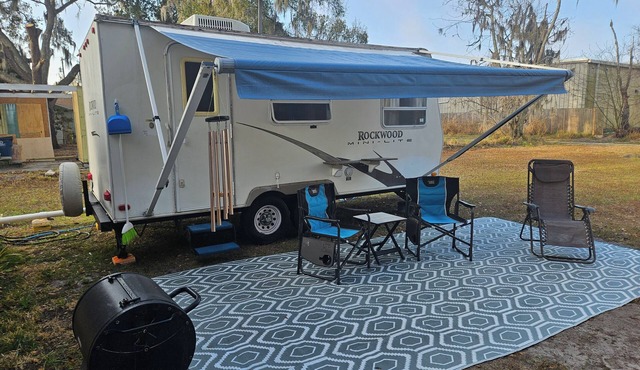 Cozy Camper near local businesses and amenities Fort Meade with AC