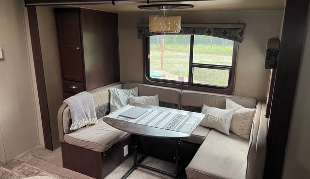 Cozy Camper Retreat In Charming Kalispell 1 Bed + Bunks Full Bath & Kitchen