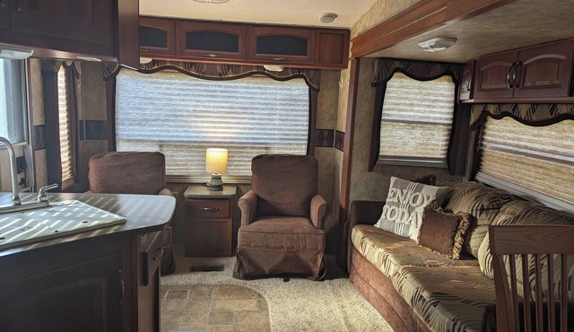 Cozy camper w/fire pit, only 17 min from KY Lake!