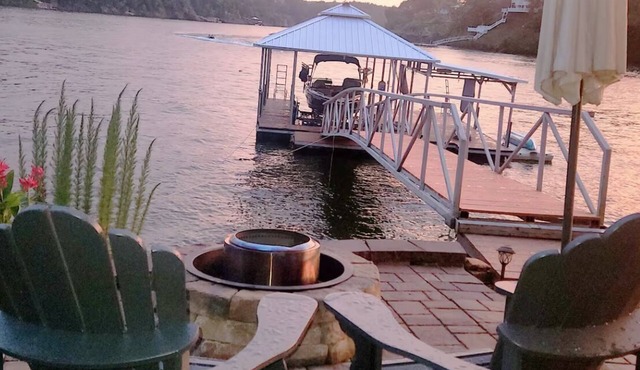 Cozy Campfires & Sunsets-Fully Remodeled -No steps to Lake-10min from 65