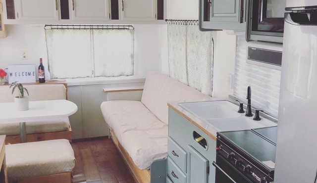 Cozy campground with 1 bedroom and WiFi, AC near beautiful Elk Rapids