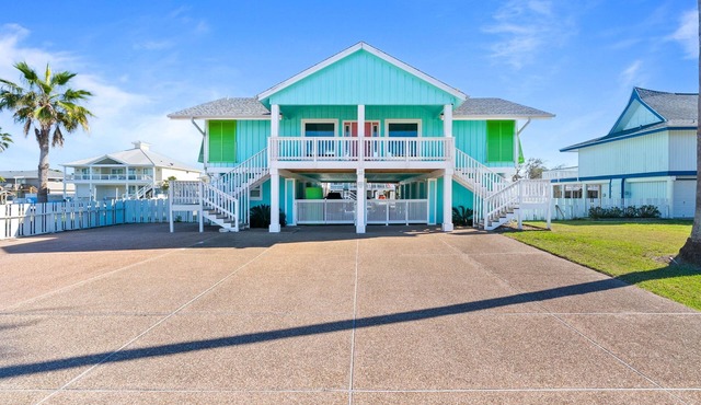 Cozy Canal Casita with Coastal Vibes & Water Views