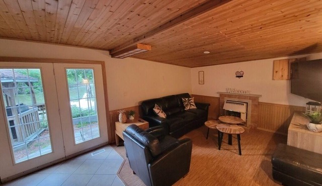 Cozy canal cottage on Cedar Island steps away from sandy Lake Erie beaches!