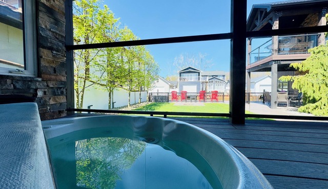 Cozy Canal Retreat. Sleeps 12!