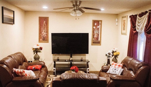 Cozy Canal Winchester home! 5 minutes from shopping centers