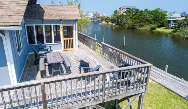 Cozy Canalfront Cottage w/Hot Tub, Private Boat Dock, Smart TVs, Screened Porch